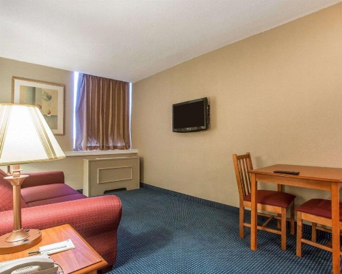 Quality Inn Massena image 8